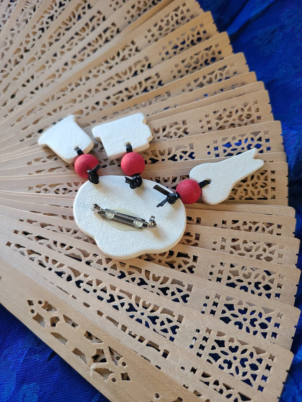 Vintage Red Sewing-Themed Brooch with Scissors, Thimble & Sewing Machine